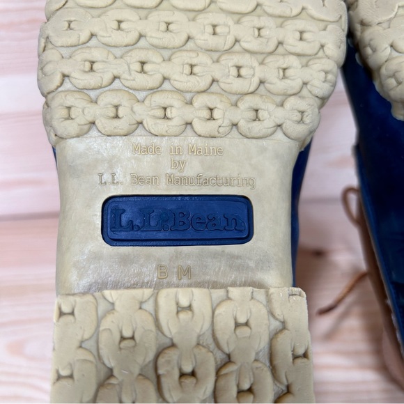 LL Bean 8" Bean Boots Duck Boots Leather
6 eye
USA
Women's 6 M
Navy Tan - Picture 8 of 8